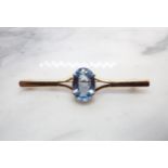 A 9ct gold Bar Brooch claw-set oval-cut blue synthetic spinel, approx 58mm long, approx 4.90gms