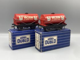 Hornby Dublo reference pair of D1 'Vacuum Oil Ltd' Tankers, mint condition, boxes Ex-plus. The