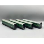 Hornby Dublo, a running rake of four S.R. tinplate Suburban Coaches comprising 3x 4025 1/2nd and