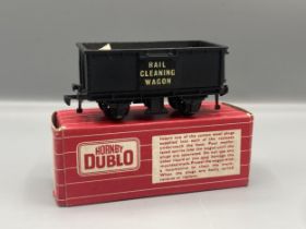 Hornby Dublo rare 4654 Rail Cleaning Wagon in mint condition with two filter plugs and instructions,