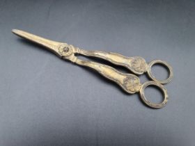 A pair of William IV silver-gilt Grape Scissors, shell pattern engraved crest and motto, London