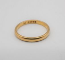 A 22ct gold Wedding Band, approx 1.90gms, ring size H