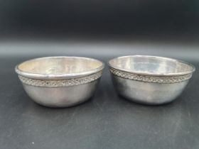 A pair of George V/VI hammered silver circular bowls with chain link rim, Birmingham 1932/1936,