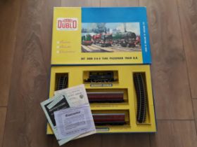 Hornby Dublo 2009 0-6-0T Passenger Set, locomotive and coaches appear unused and in mint