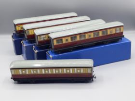 Five Hornby Dublo D11 Coaches, four boxed, all are in near mint to mint condition comprising 3x 1/