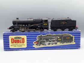 Hornby Dublo LT25 2-8-0 8F Locomotive in Nr-mint condition, box in Ex condition