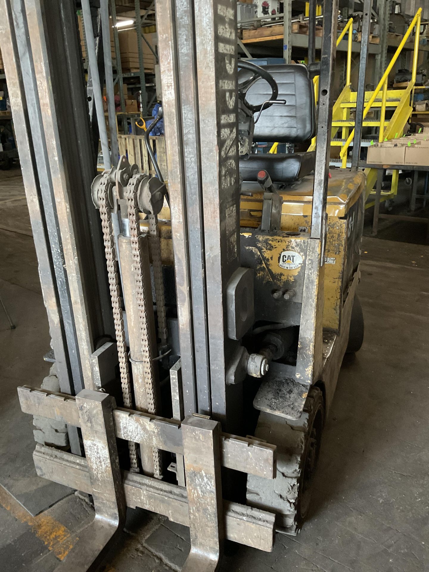 Caterpillar forklift 4500 lbs capacity - Image 11 of 25