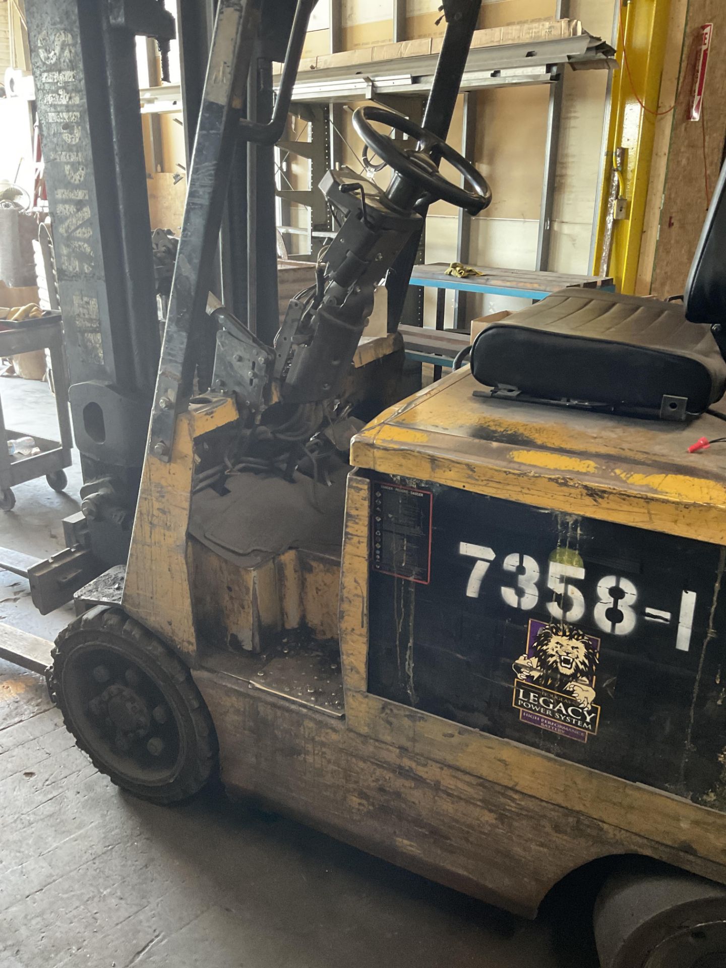 Caterpillar forklift 4500 lbs capacity - Image 13 of 25