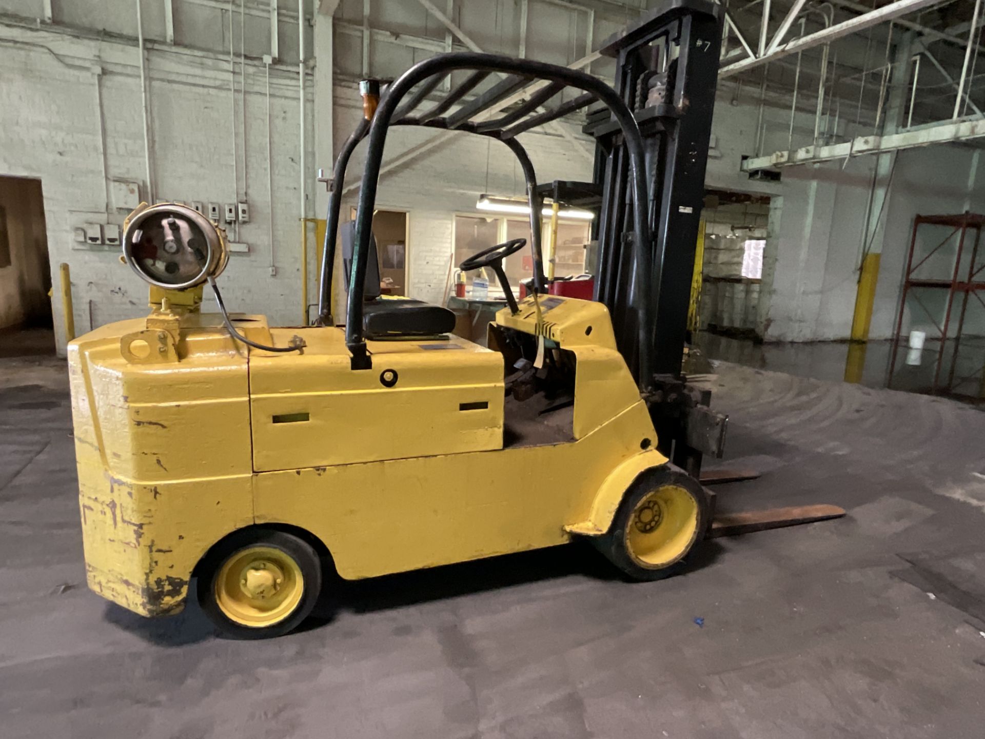Caterpillar Forklift 12,000 lift , weight 15,090 model T120c 107” height 4 ft forks LP gas - Image 5 of 14