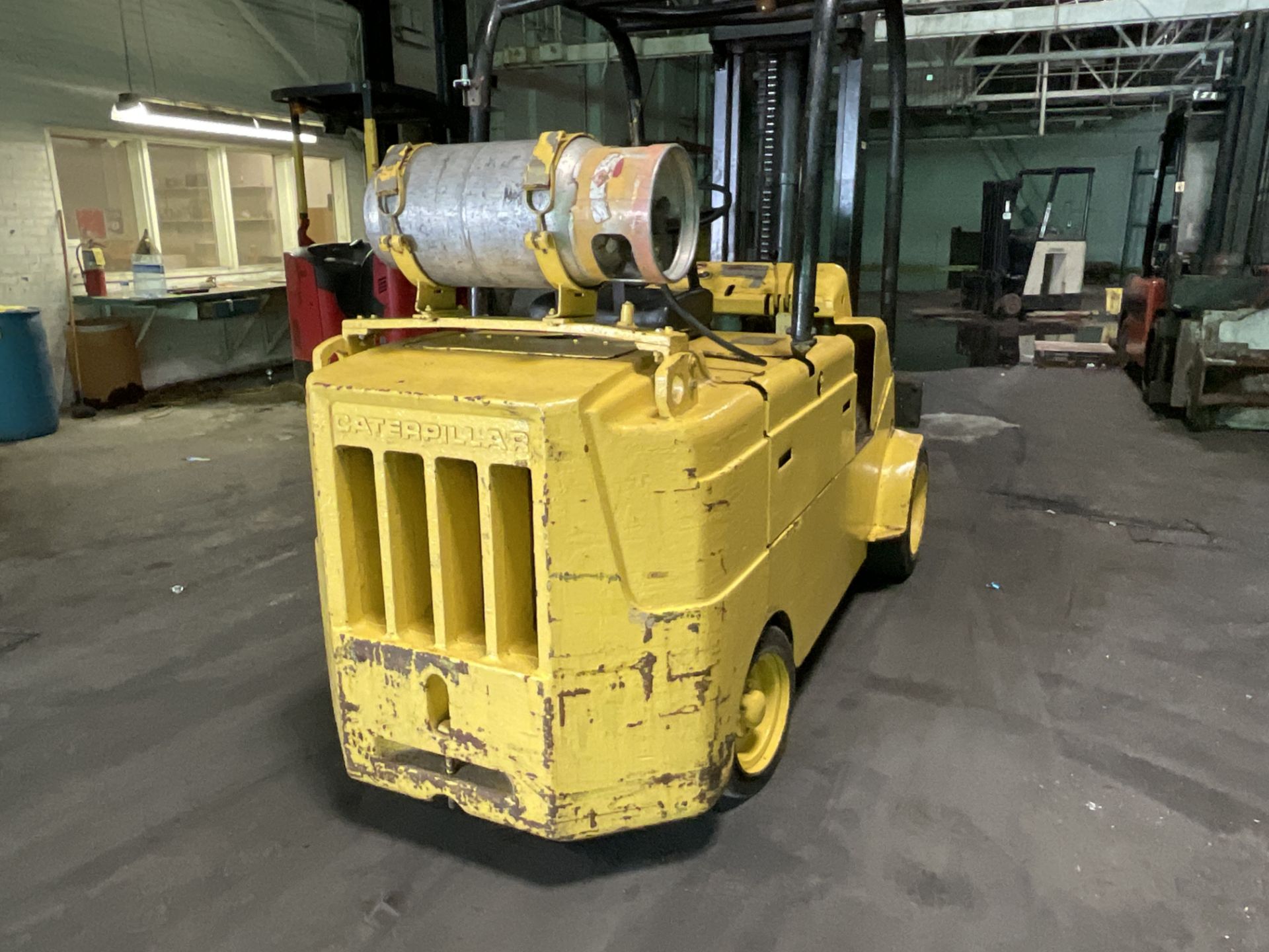 Caterpillar Forklift 12,000 lift , weight 15,090 model T120c 107” height 4 ft forks LP gas - Image 3 of 14