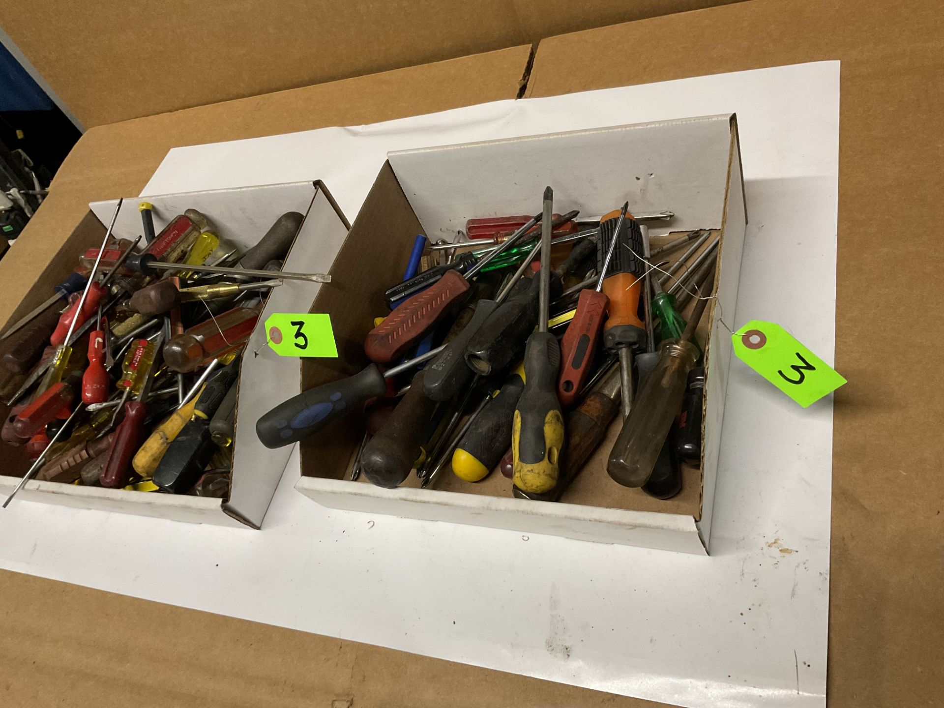 Assortment of 40+ phillips and 70+ standard screwdrivers - Image 3 of 4