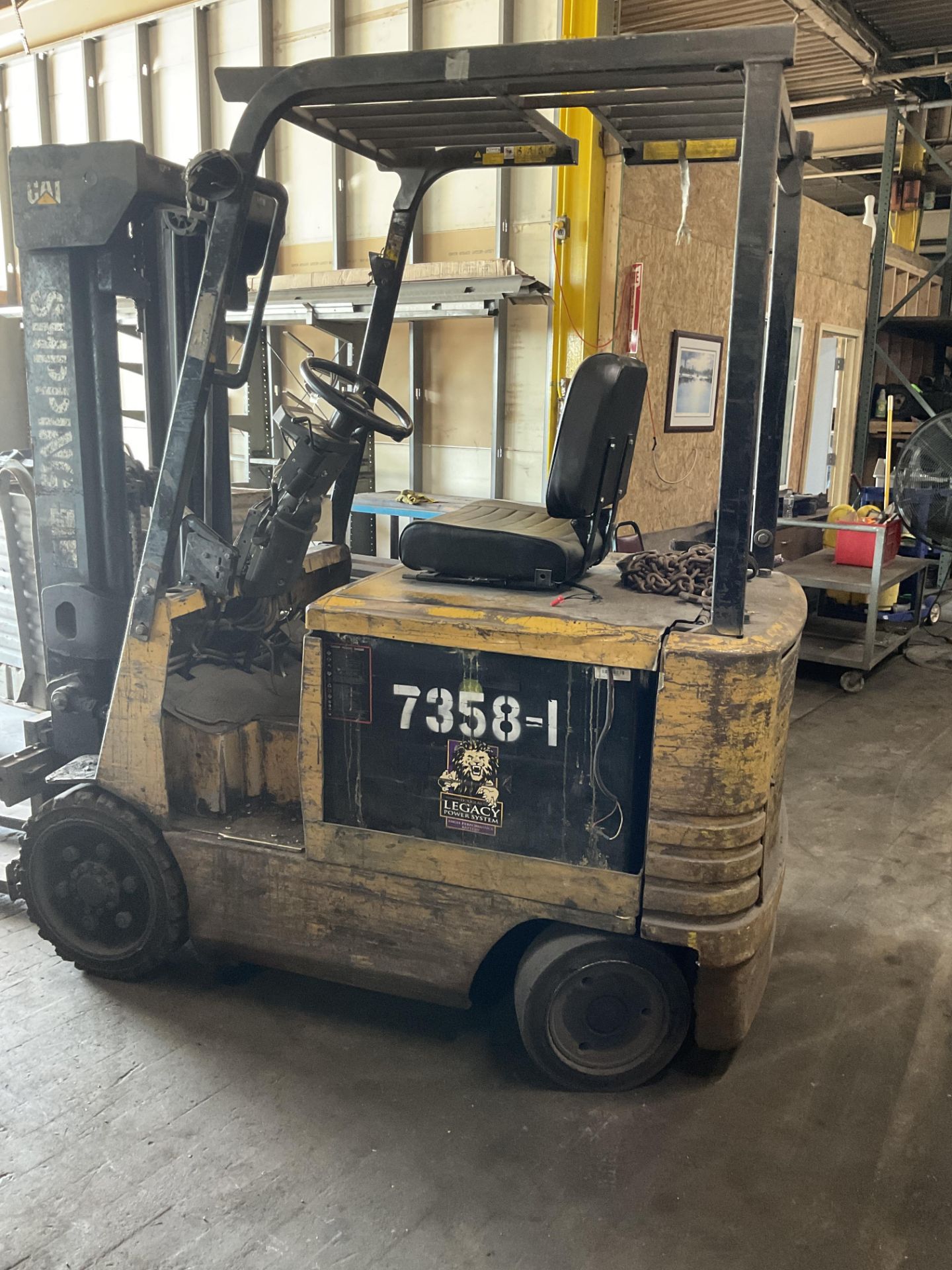 Caterpillar forklift 4500 lbs capacity - Image 12 of 25