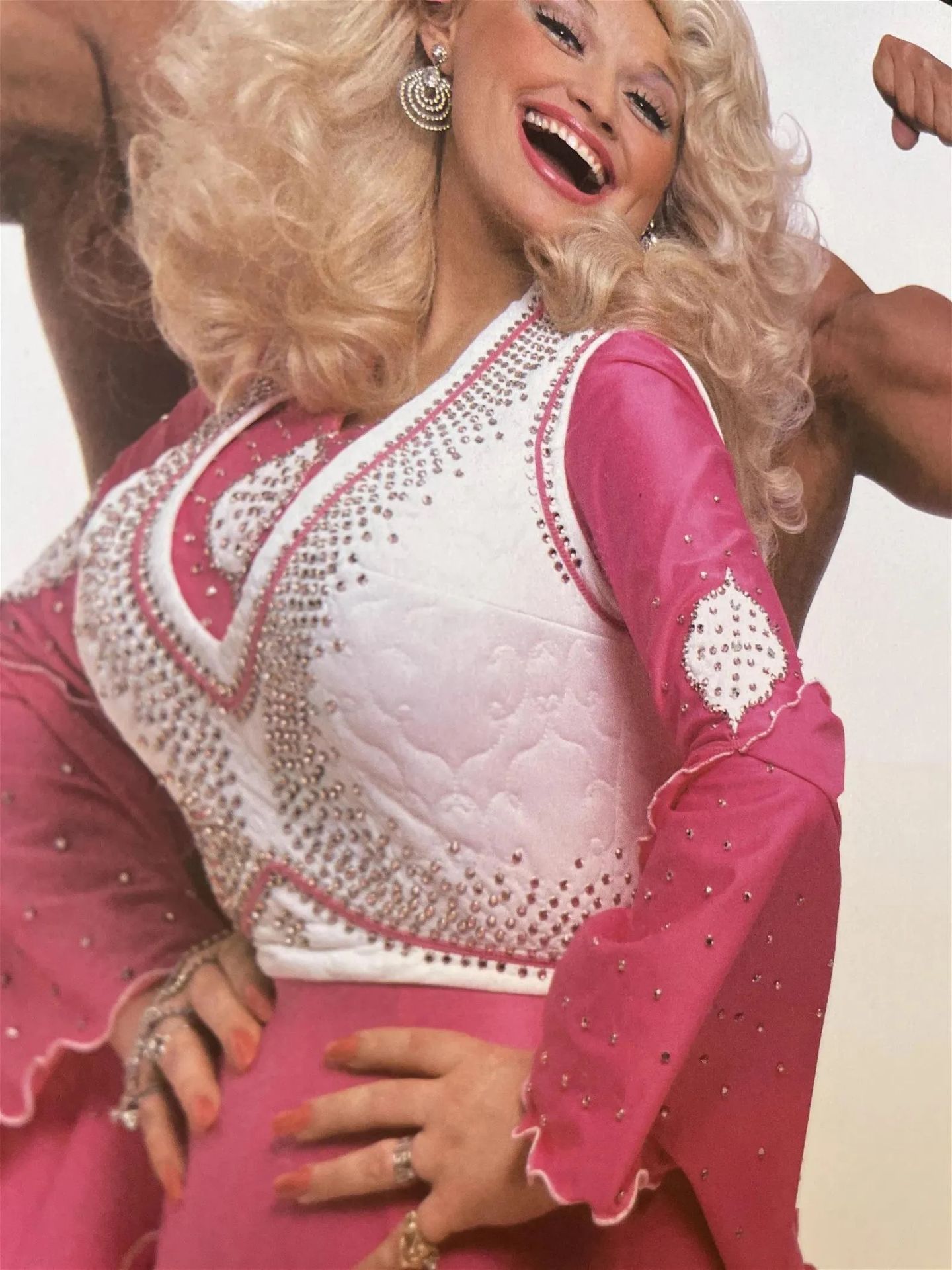Annie Liebovitz "Dolly Parton, Arnold Schwarzenegger, New York City, 1977" Print.
 - Image 4 of 5
