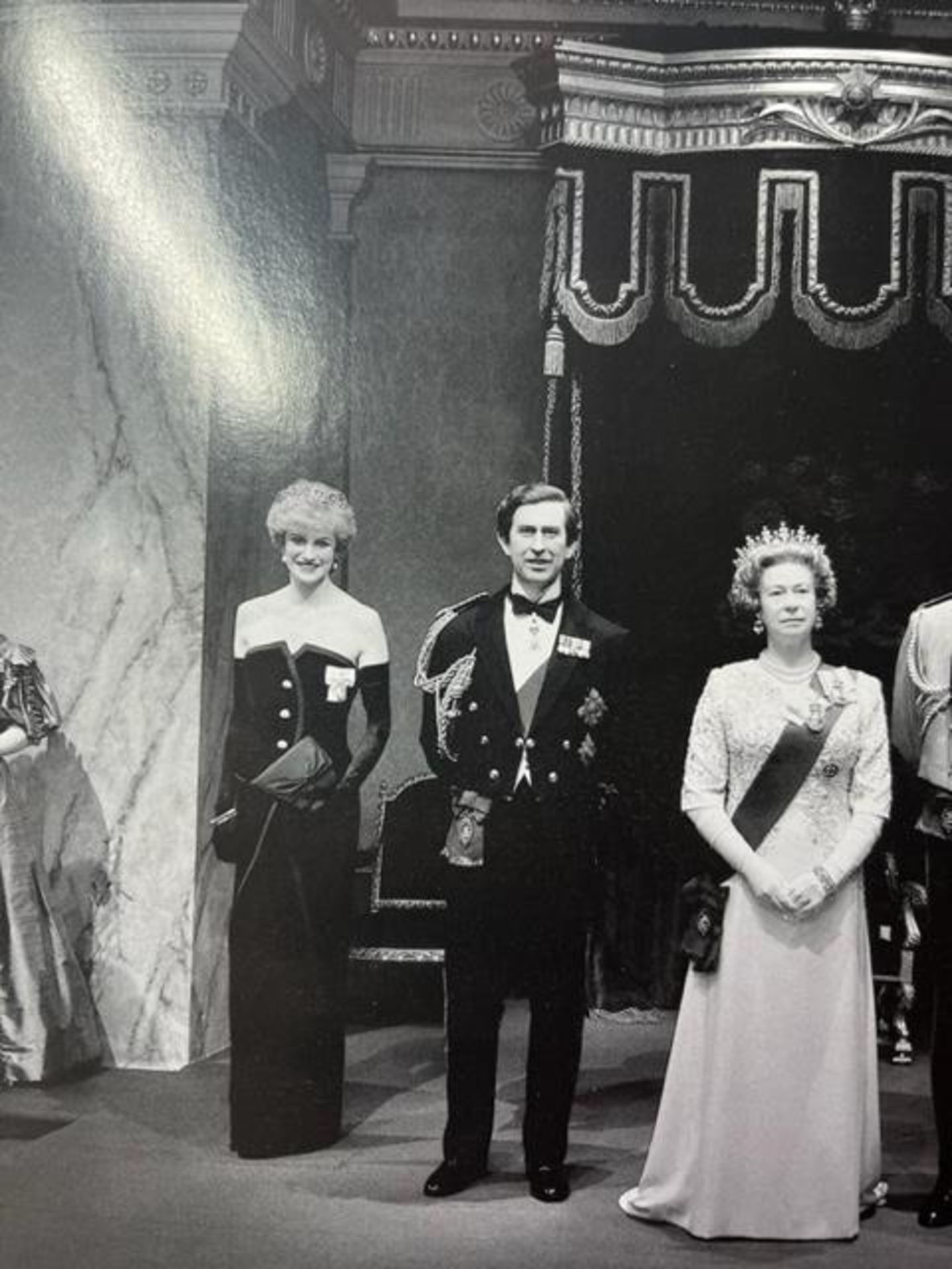 Hiroshi Sugimoto "The Royal Family" Print. - Bild 3 aus 6