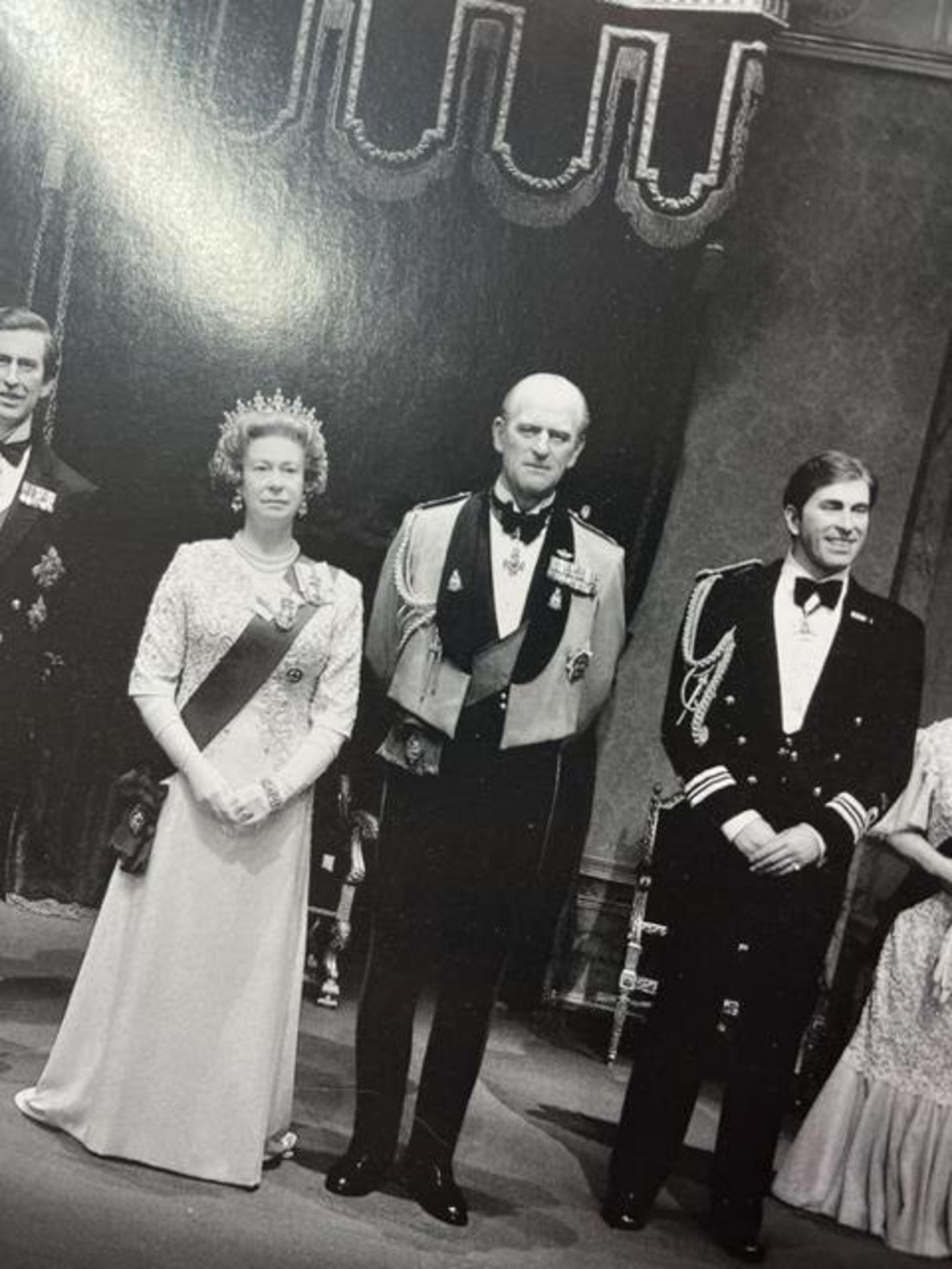 Hiroshi Sugimoto "The Royal Family" Print. - Bild 6 aus 6