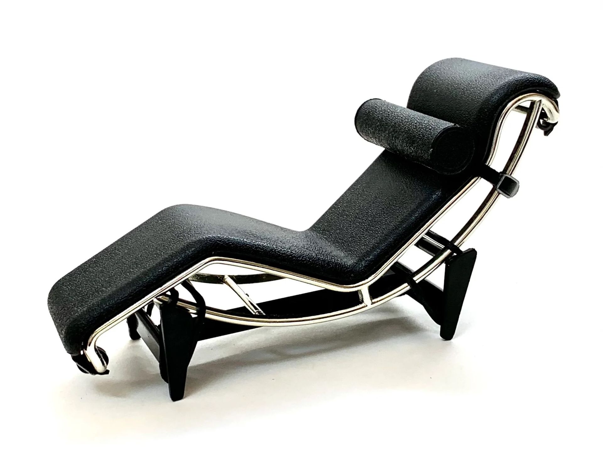 Le Corbusier LC4 Chaise Lounger Desk Display