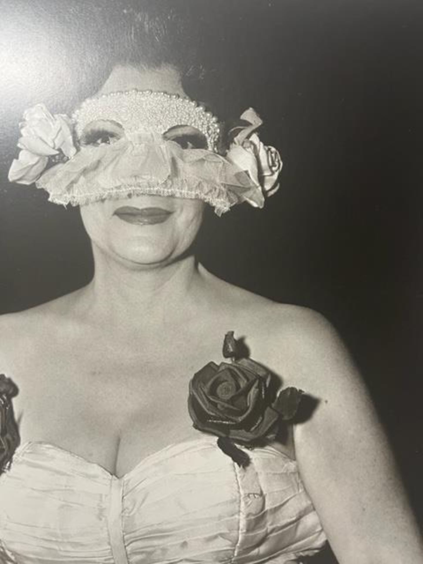 Diane Arbus "Lady at a Masked Ball" Print. - Bild 2 aus 6