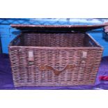 A large vintage wicker basket. 58cmX40cmX32cm Shipping unavailable