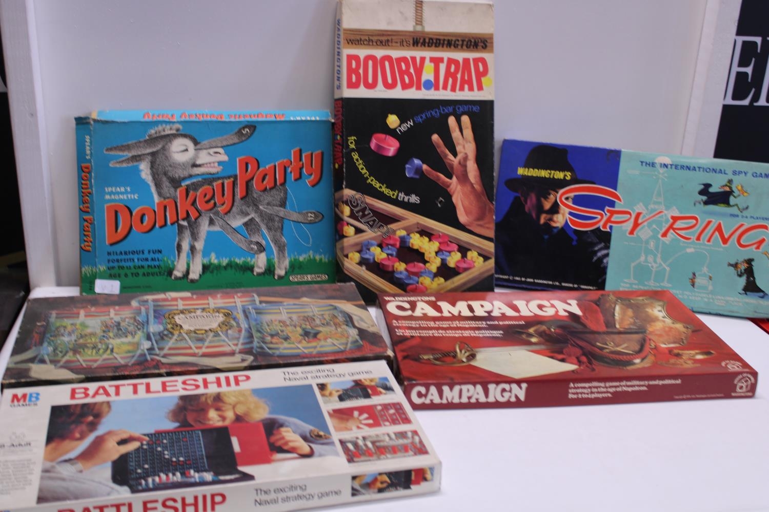 A selection of vintage boxed board games (unchecked)