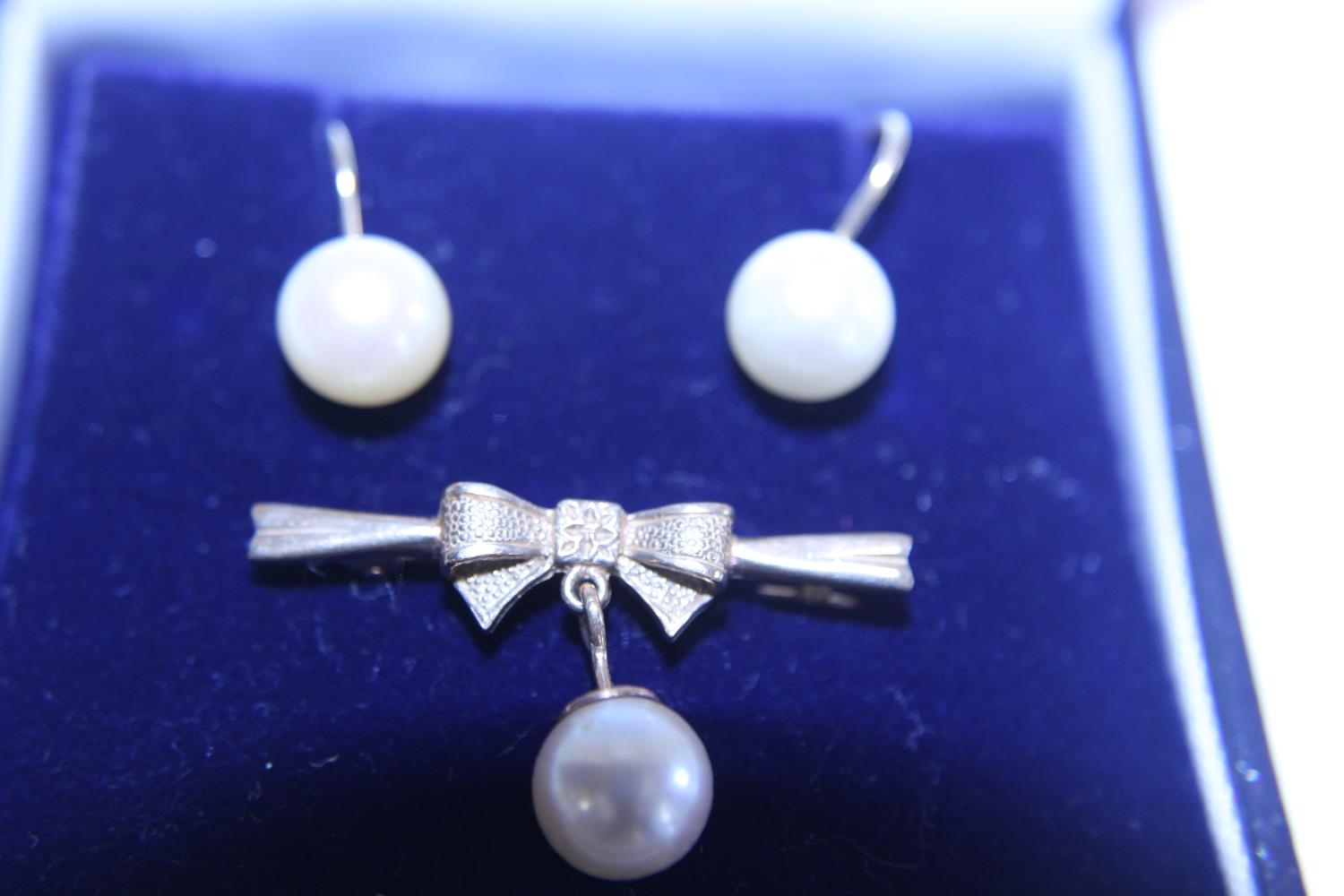 A 9ct gold antique pearl earrings and matching brooch set