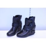 A pair of ladies DKNY boots size 41 (slightly worn)