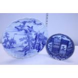Two pieces of blue and white Chinese ceramics. 30cm & 20cm in diameter.