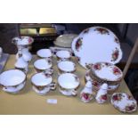 A selection of Royal Albert Old Country Roses (26 pieces)