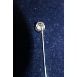 A 15ct Gold stick pin with Pearl decoration 1.65g