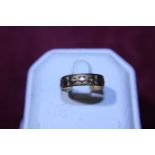 A 9ct gold patterned ring 1.69g