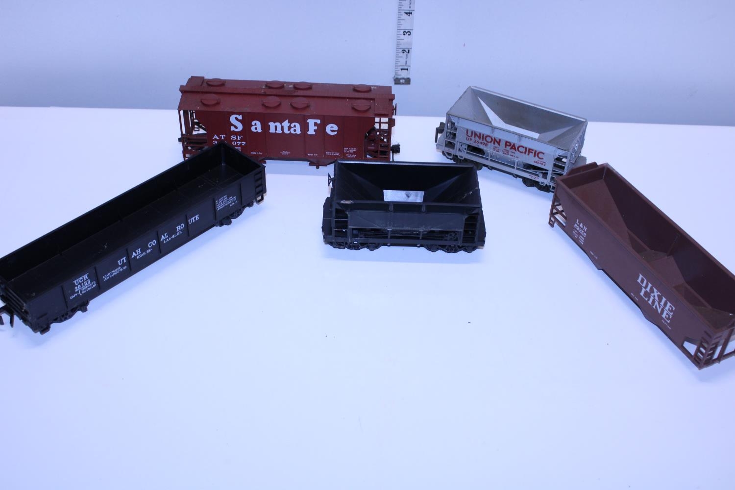 A selection of O gauge wagons