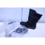 A new pair of black ladies boots size 6