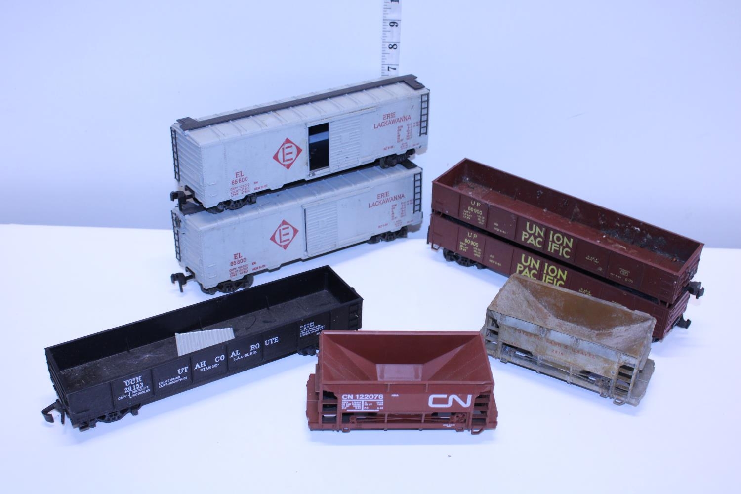 A selection of O gauge wagons