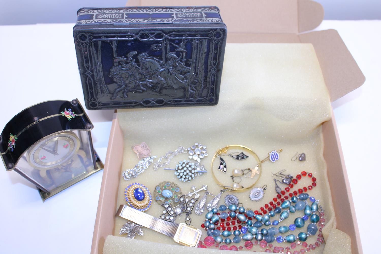 A job lot of costume jewellery and other collectables