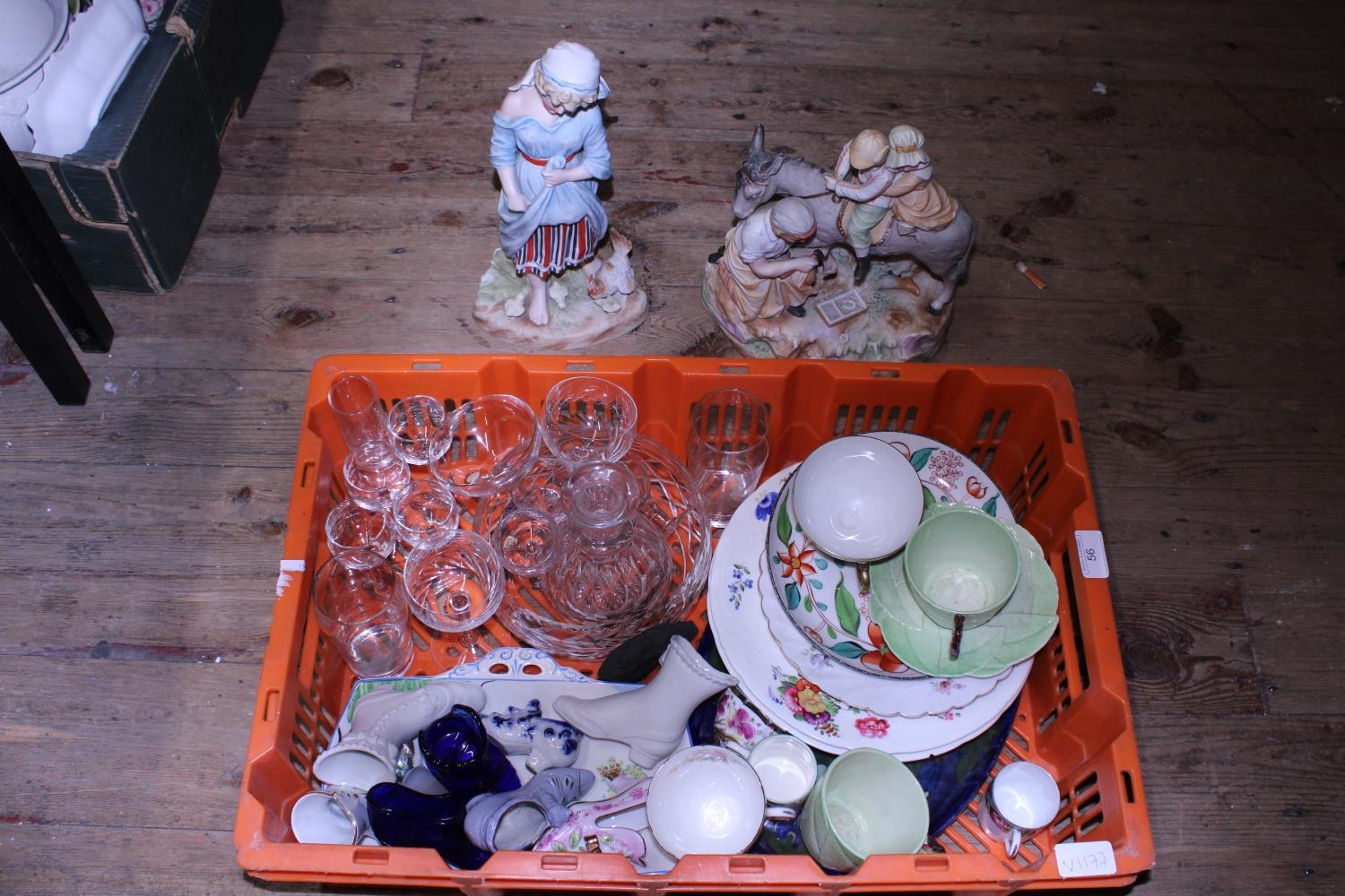 A job lot of vintage ceramics and glassware