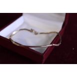 A hallmarked 9ct gold bracelet 4.0 grams