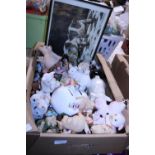 A job lot of assorted pig related figures including money boxes. Postage unavailable