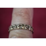 A 9ct gold and Diamond patterned ring 2.50g size P