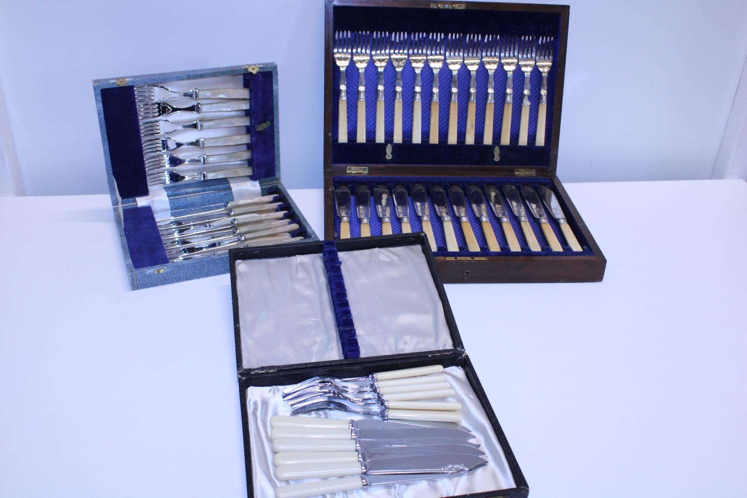 A selection of vintage boxed cutlery
