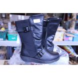 A new pair of Ladies boots size 6