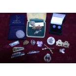 A job lot of assorted vintage pin badges, Scouts, Girl Guilds, football etc and other items