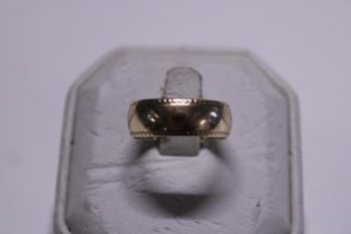 A 9ct gold band ring 4.53g. Size O 1/2.