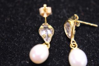 A pair of 9ct gold and pearl earrings 1.21g