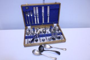 A oak cased cutlery set and other flatware