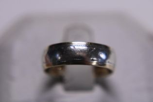 A 9ct gold band ring 3.39g. Size L.