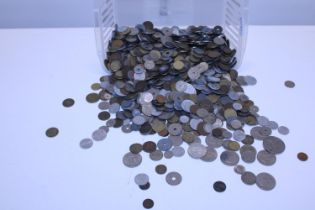 5kg of assorted World and British coinage including some silver