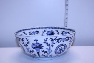 A Oriental ceramic bowl with blue and white glaze