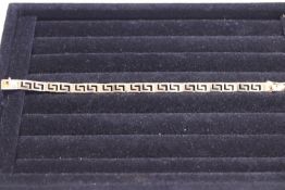 A quality 14ct gold bracelet in a greek key design. 16.62