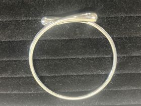 A .925 silver bangle