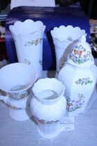 Five pieces of collectable Aynsley ware ceramics. Shipping unavailable