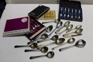 A selection of assorted vintage cutlery and flatware